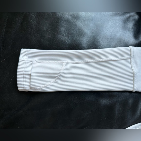 SOLD - LuLuLemon Crop Long Sleeve Stretch Shirt - White 🌻 NWOT - Picture 5 of 5